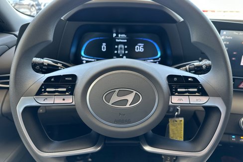 Certified 2025 Hyundai Elantra SE image 26