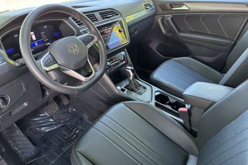 Used 2024 Volkswagen Tiguan SE image 10