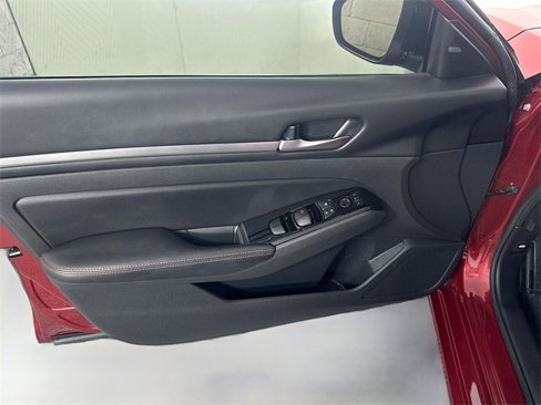 Used 2024 Nissan Altima 2.5 SR image 17