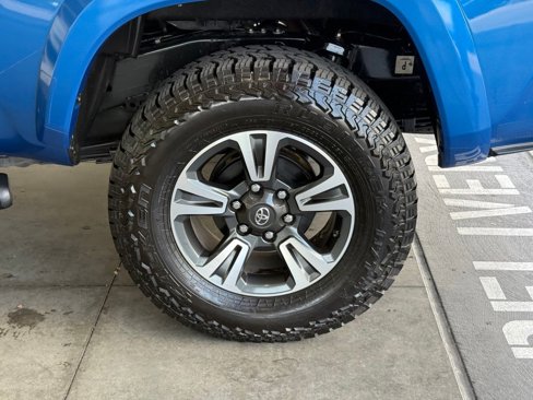 Used 2017 Toyota Tacoma TRD Sport image 14