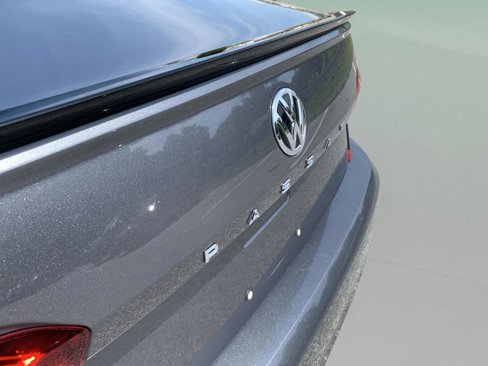 Used 2021 Volkswagen Passat 2.0T R-Line image 15