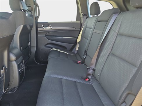 Used 2021 Jeep Grand Cherokee Laredo image 16