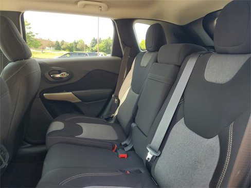 Used 2018 Jeep Cherokee Latitude w/ Safety Group image 29