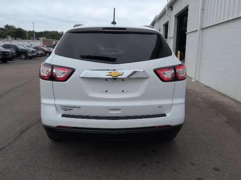 Used 2017 Chevrolet Traverse LT w/ Style and Technology Package image 6