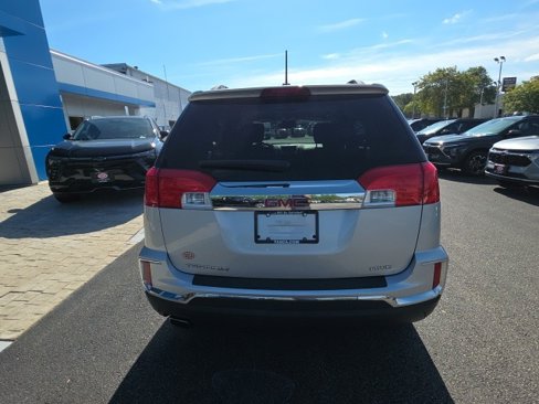 Used 2016 GMC Terrain SLE w/ Chrome Edition image 5
