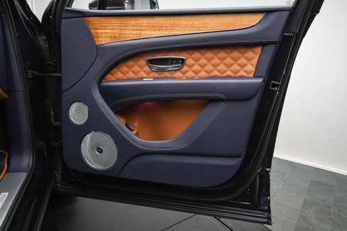 Used 2023 Bentley Bentayga image 46