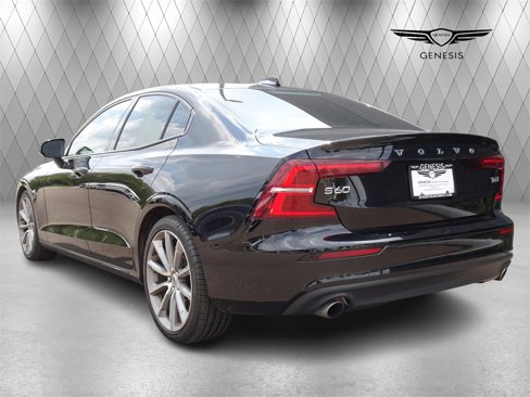 Used 2019 Volvo S60 T6 Momentum w/ Multimedia Package image 3