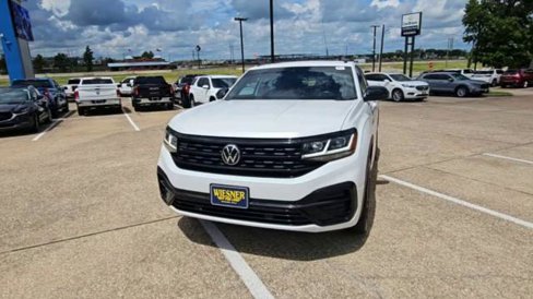 Used 2023 Volkswagen Atlas Cross Sport SEL R-Line image 3