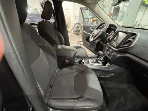 Used 2016 Jeep Cherokee Latitude image 20