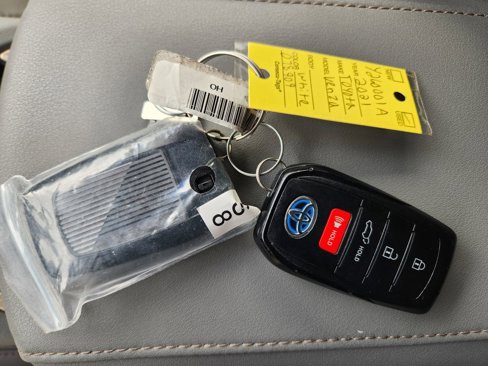 Used 2021 Toyota Venza XLE image 37