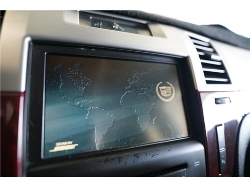 Used 2010 Cadillac Escalade AWD image 24