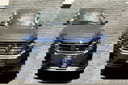 Certified 2021 Volkswagen Passat 2.0T SE w/ Luggage Net & Mats Package image 2