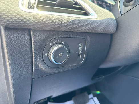 Used 2019 Chevrolet Cruze LT w/ Convenience Package image 18