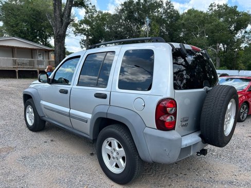 Used 2005 Jeep Liberty Sport image 9