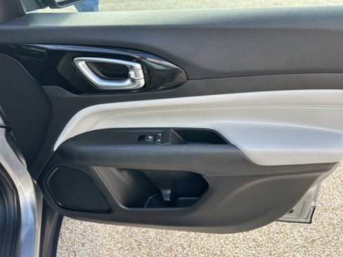 Used 2022 Jeep Compass Limited image 43