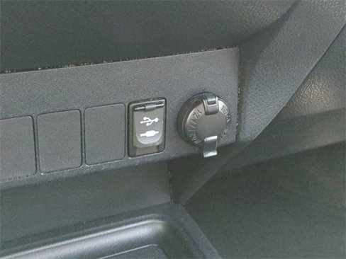 Used 2013 Toyota RAV4 XLE image 25