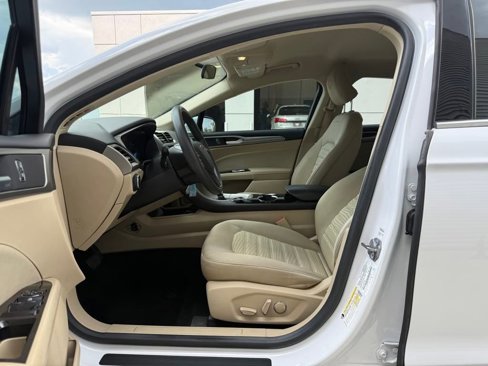 Used 2016 Ford Fusion SE image 9