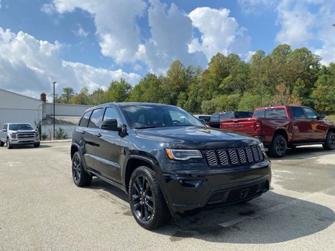 Used 2022 Jeep Grand Cherokee Laredo X image 1