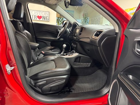 Used 2018 Jeep Compass Latitude w/ Cold Weather Group image 40