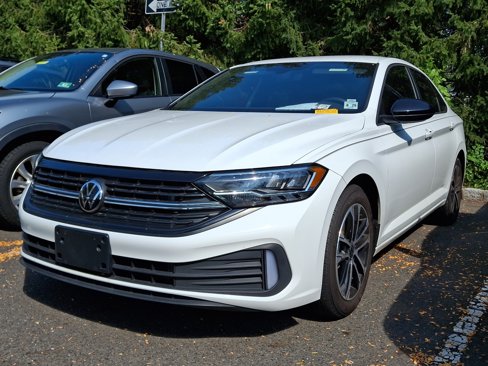 Used 2024 Volkswagen Jetta Sport image 3