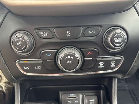Used 2014 Jeep Cherokee Latitude image 23