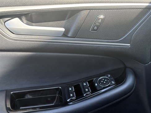 Used 2020 Ford Edge SEL image 22