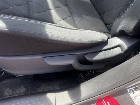 Used 2020 Nissan Kicks S image 19