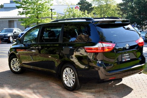Used 2015 Toyota Sienna XLE image 7
