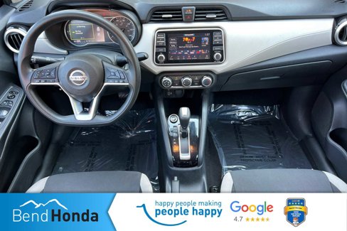 Used 2021 Nissan Versa SV image 3