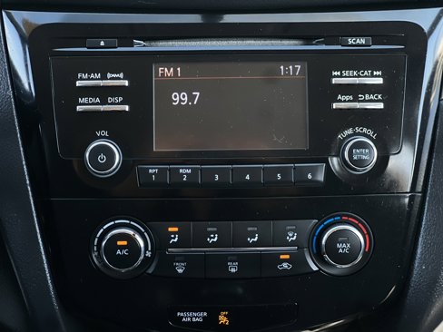 Used 2015 Nissan Rogue S image 13