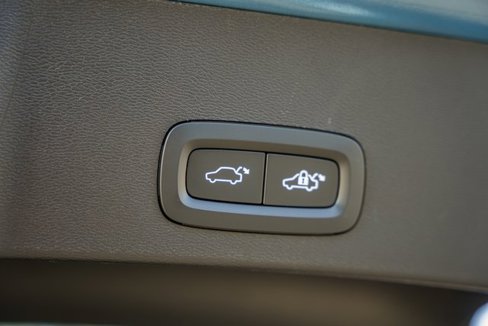 Certified 2023 Volvo XC40 B5 Plus w/ Driver Assist Package image 10