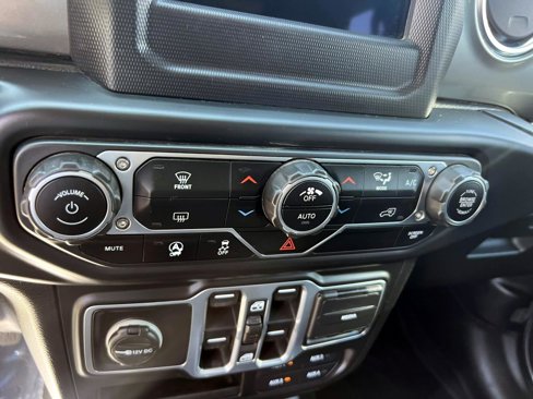 Used 2018 Jeep Wrangler Unlimited Sahara w/ Dual Top Group image 23