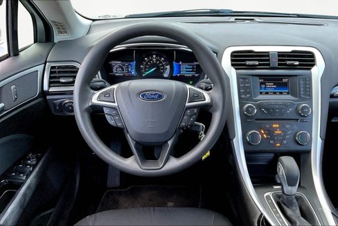 Used 2015 Ford Fusion SE image 8
