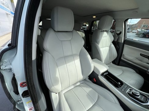 Used 2017 Land Rover Range Rover Evoque SE Premium image 13