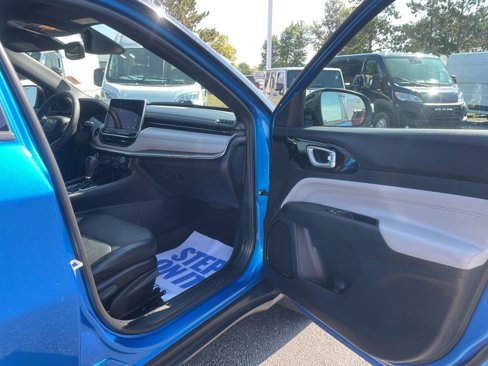 Used 2023 Jeep Compass Limited image 36