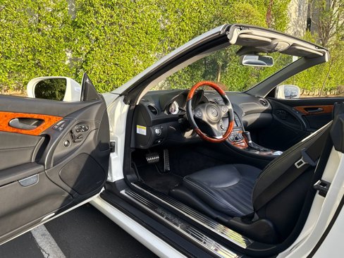 Used 2011 Mercedes-Benz SL 550 image 11