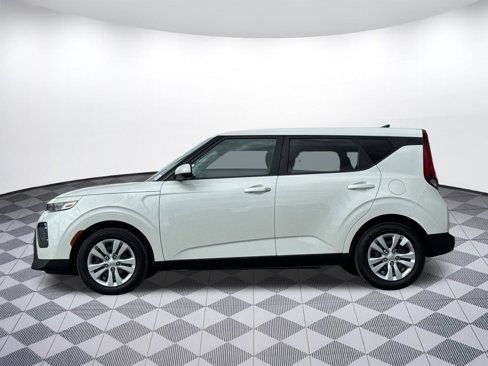 Used 2020 Kia Soul LX image 2