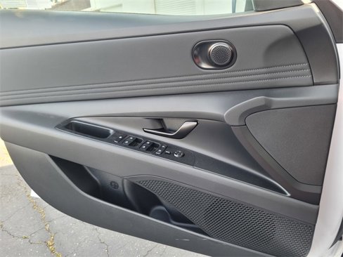 New 2025 Hyundai Elantra SEL image 21