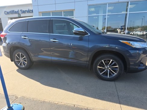 Used 2017 Toyota Highlander XLE image 3