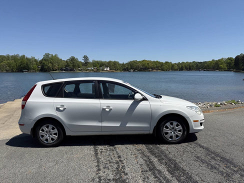 Used 2010 Hyundai Elantra GLS image 2