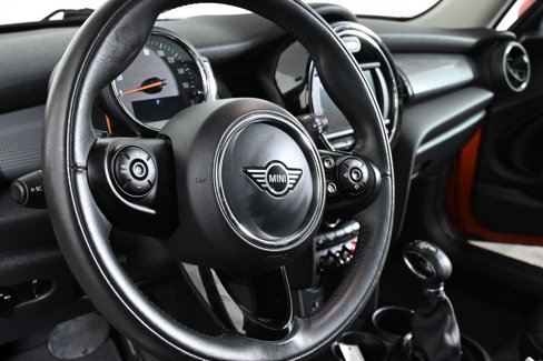 Used 2019 MINI Cooper 2-Door Hardtop w/ Signature Upholstery Package image 11