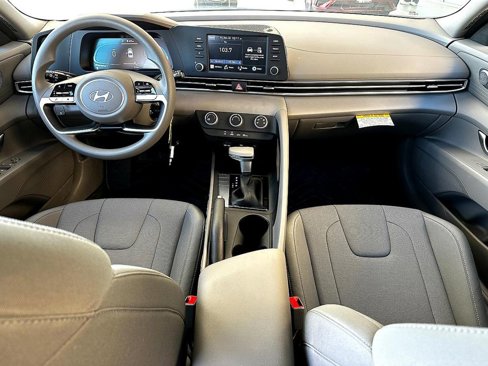 Used 2024 Hyundai Elantra SE image 20
