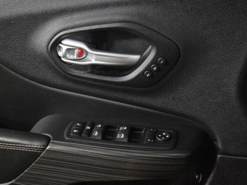 Used 2015 Jeep Cherokee Limited w/ Luxury Group image 29