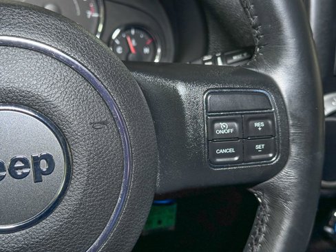 Used 2017 Jeep Wrangler Unlimited Rubicon w/ Connectivity Group image 33