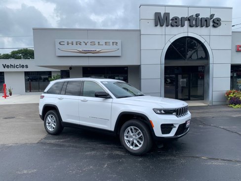 New 2025 Jeep Grand Cherokee Laredo X w/ Luxury Tech Group I image 2