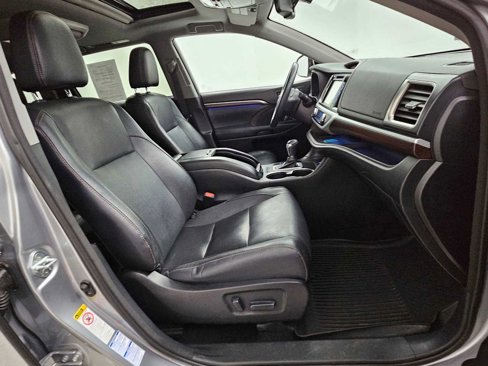 Used 2016 Toyota Highlander Limited image 31