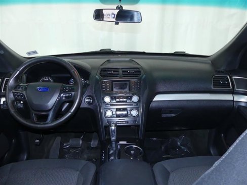 Used 2016 Ford Explorer XLT image 8