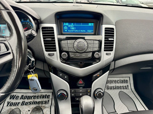 Used 2013 Chevrolet Cruze LT image 17