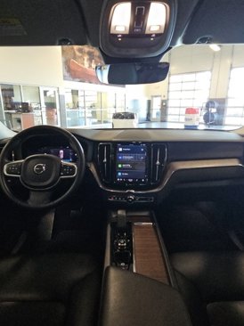 Used 2022 Volvo XC60 B5 Momentum image 23