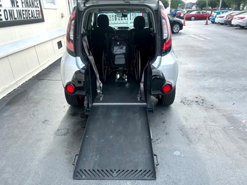 Used 2016 Kia Soul + image 25
